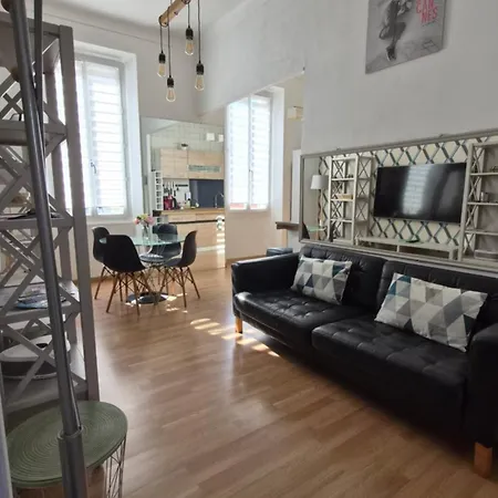 Centre Carre D'or 3 * קאן